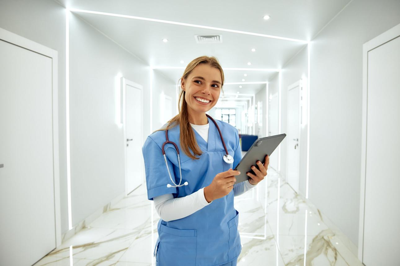 Fachkräfte aus Medizin, Industrie, Bahn und Bau bei der Arbeit